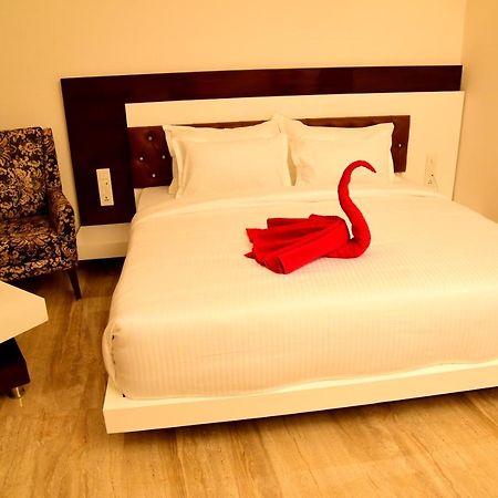 Hotel K11 Haldwāni Екстериор снимка