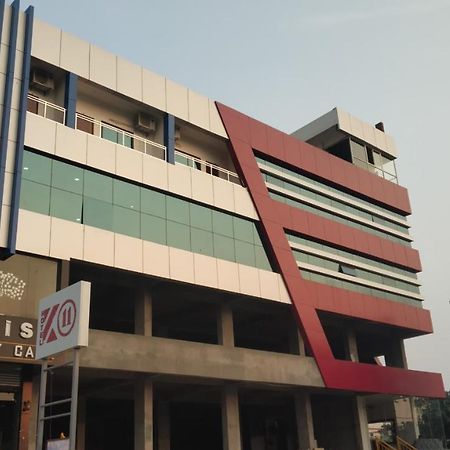 Hotel K11 Haldwāni Екстериор снимка