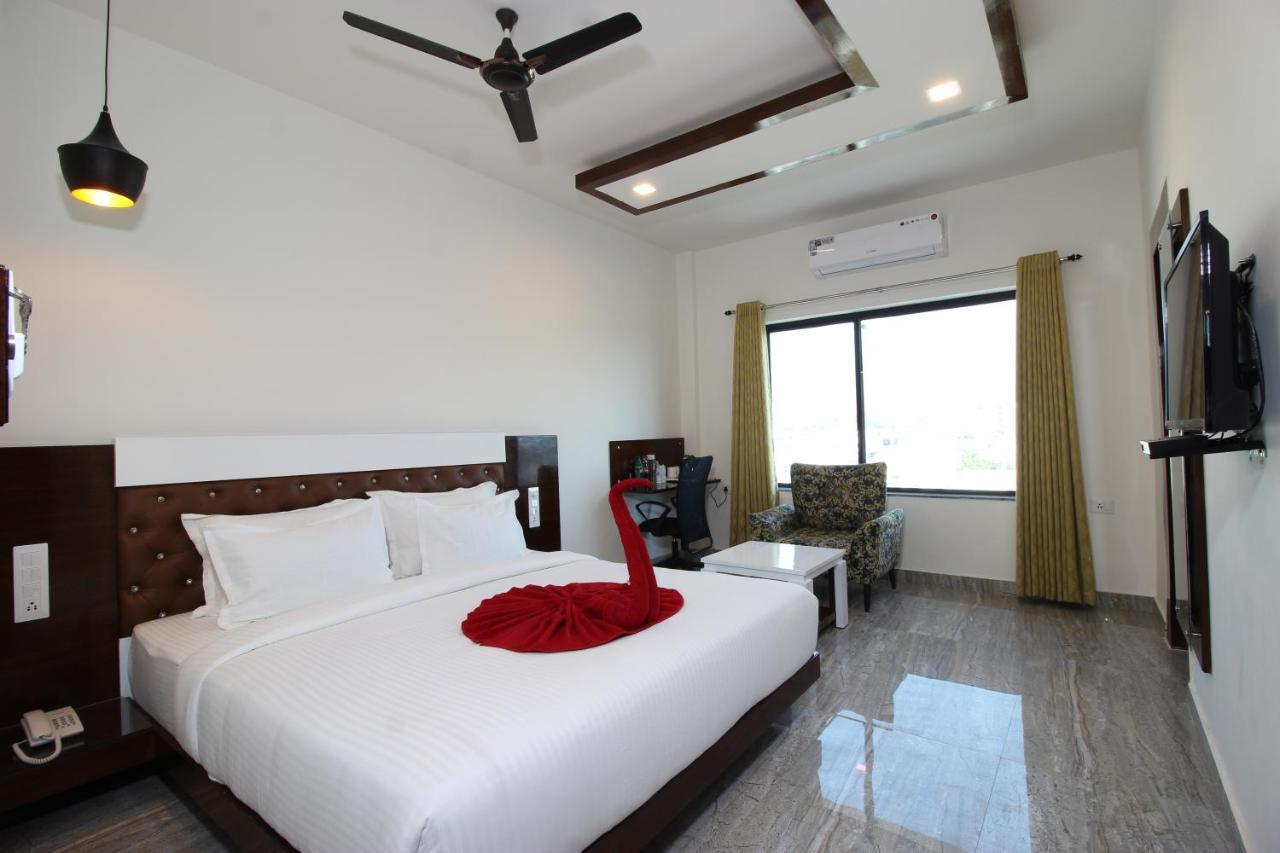 Hotel K11 Haldwāni Екстериор снимка