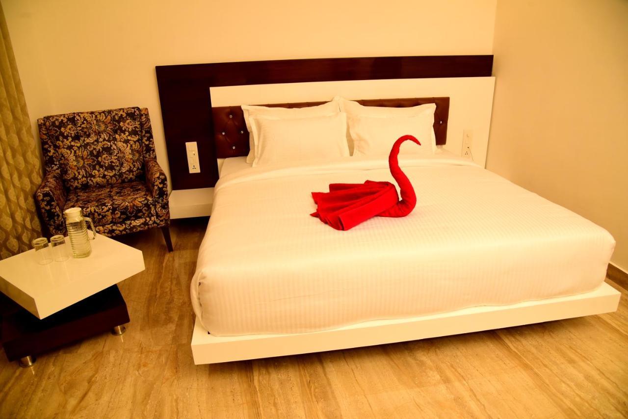 Hotel K11 Haldwāni Екстериор снимка